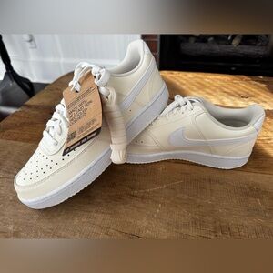 NEW IN BOX Women’s Nike Court Vision Lo NN low ~ white/pale-ivory-black ~ 10